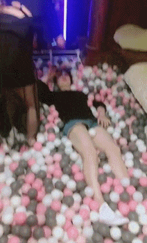 邪恶内涵的美女动图图片：妹子两腿一夹紧，我震精了……