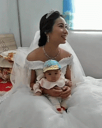 搞笑GIF动态图：千万别带孩子结婚，容易吐奶！