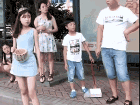 爆笑的动态图图片：这就是套路，女生都学着点！