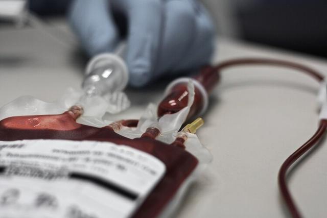 都说是无偿献血，为什么病人用血却要收费？钱都去哪儿了？