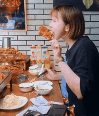 美女动态图片：现在大街上的妹子质量都这么高了！