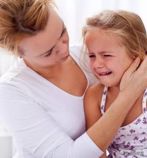 孩子哭泣是自我释放的过程，允许孩子哭，是为人父母最好的温柔