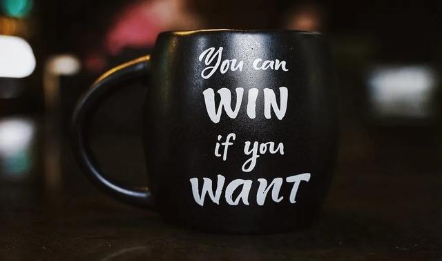 女儿面对老师的批评“麻木不仁”，她却很开心：孩子终于变了