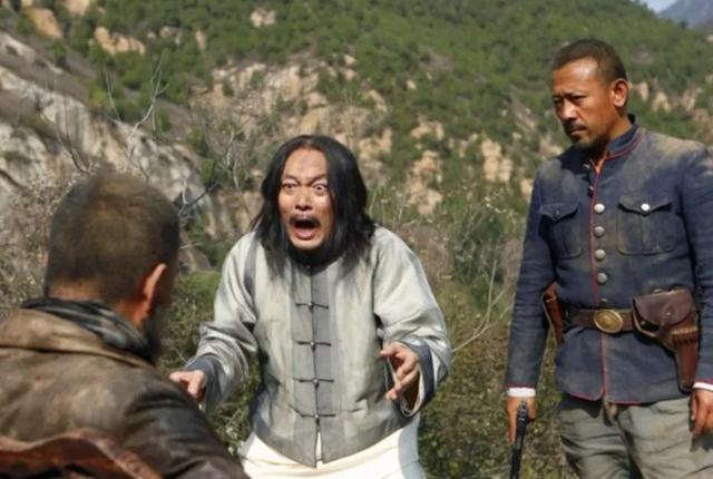 主业：养猪亏损，副业：地产裁员