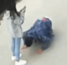 搞笑的动图GIF：姑娘，你家夏天不用开空调吧！