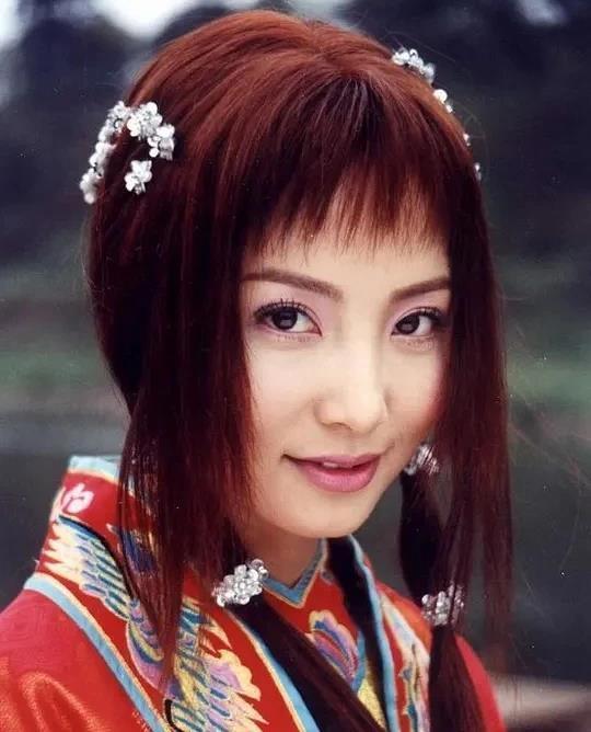 大陶红:51岁陶红晒近照！超大珍珠戒指吸晴，婚姻状况成谜，疑单身至今