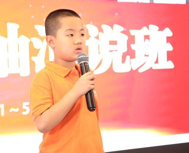 敢上台就是一种成功，培养孩子“自信心”，让孩子能说又“敢说”