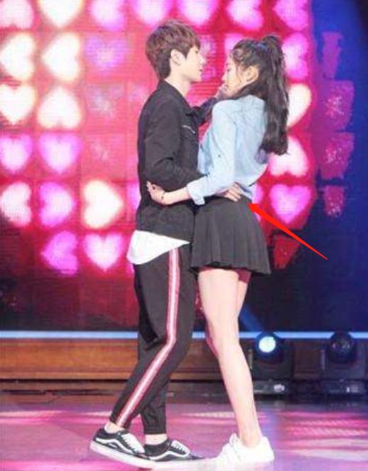 关晓彤和王一博跳舞鹿晗官宣的吗(鹿晗关晓彤和王一博一起演的综艺)