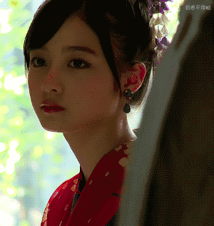 邪恶美女的动态图GIF：美丽童颜，感觉如何？