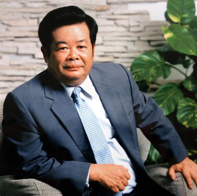 曹德旺：捐款260亿，与美国政府打官司，他凭什么这么狂？