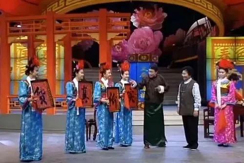 6000元拆出一堆“破烂”，奢侈品礼盒正在收割年轻人