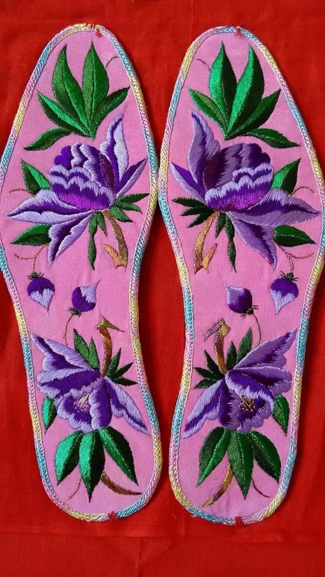 绣鞋垫的花样(各种手工绣花鞋垫图案)