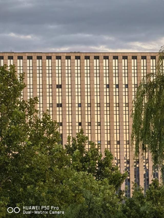 意不意外? 华为P50 Pro首测2: 网友要求再拍10组对比, 逼出它影像极限