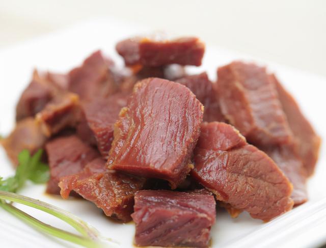 年龄大了，就不能吃肉类？医生：50岁以后，这3种肉建议多吃