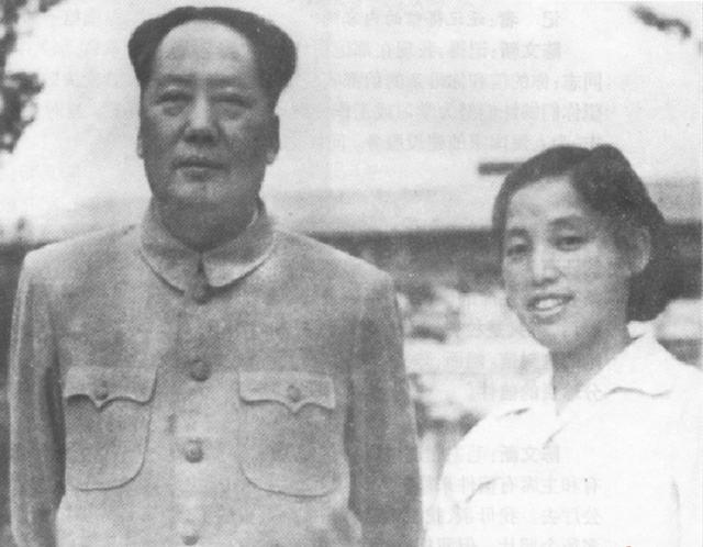 女学生壮着胆给毛主席写信，主席回信并寄300元，2001年她成院士