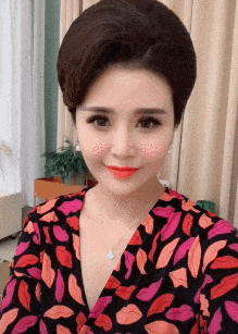 邪恶的GIF美女图片：?妹纸这动作越来越熟练了