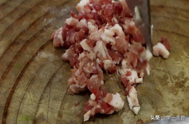 廚師長教你魚香茄子正宗做法，茄子不吸油不出水，香軟入味真下飯 美食頻道 第3张