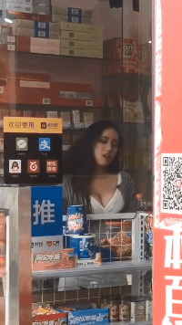 很邪恶的妹子GIF：你在凝视深渊的时候，深渊也在凝视你