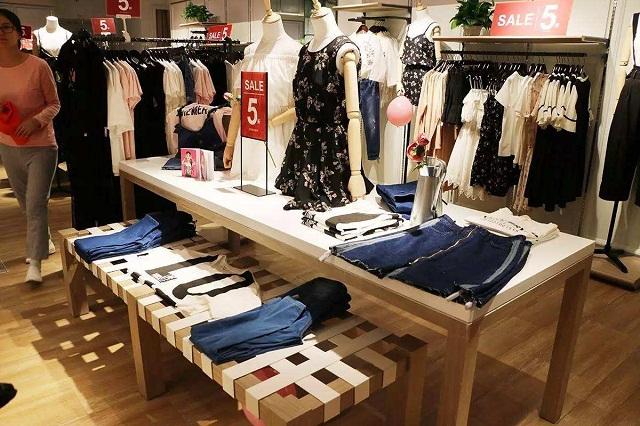 亏损40亿、关店9000家、144个银行账户被冻，拉夏贝尔遭遇大溃败