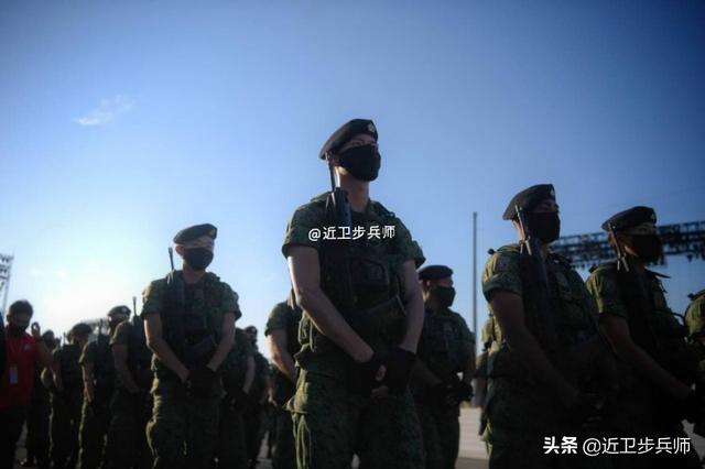 華人眼鏡兵不少：新加坡閱兵式的細節不止這些，看完漲知識