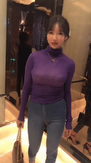 最邪恶的美女GIF图片：嫂子你家饺子包好没有，我肚子都饿了