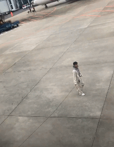 爆笑的动态图片gif：流水线工人的最高境界：加藤鹰生产线