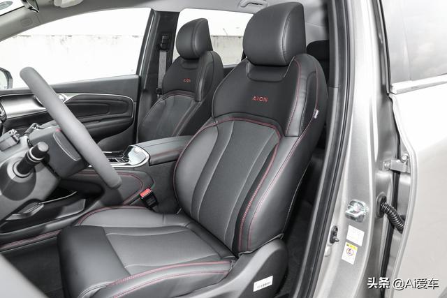 续航能力702KM，轴长2米83家用快充SUV，就是好养，实拍埃安AION  V