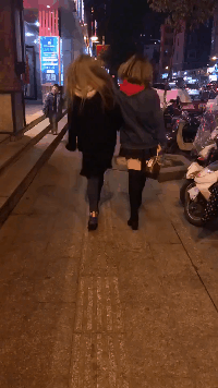爆笑的GIF动态图：妹子的这个装置，功能一定很强大吧