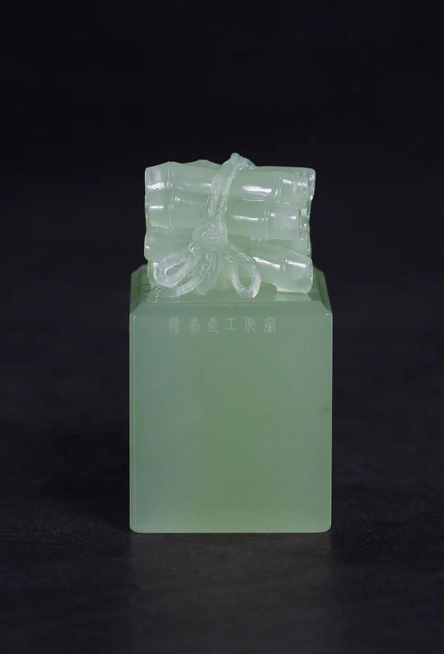 黄蜡石表面鱼鳞纹