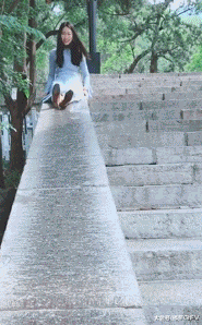邪恶内涵的美女动图：谁能读懂妹子的意思？