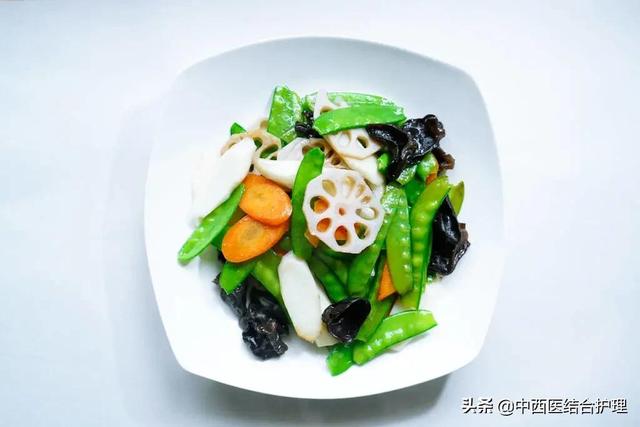 「饮食科普」这些水果蔬菜生吃与熟吃，差别竟然这么大