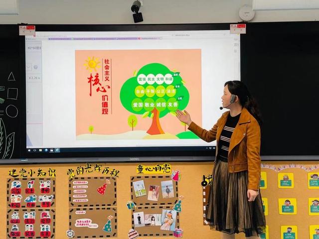 绘童心筑国梦——汉江实验学校幼儿园举行百米画卷主题活动