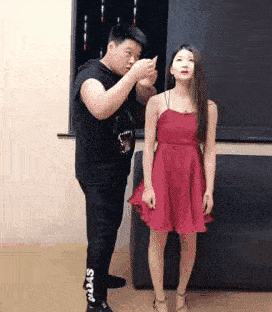 很内涵的美女动态图：这样拉筋真的很酸爽！