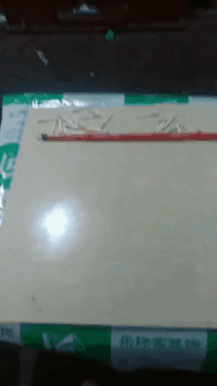 爆笑的GIF动态图：马蜂窝不是你想捅就能捅的