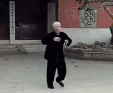 搞笑GIF动态图：妹子，你这样会有人娶你