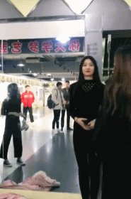 内涵美女GIF动图：不管这个女孩在哪个城市，我一定要得到她！