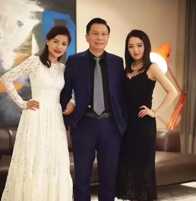 从600元到600亿：车建新创业成功，离不开他家的“三朵金花”