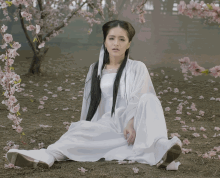 漂亮妹子的GIF动图：小龙女终于想开了