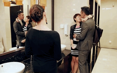 美女动图图片内涵的：妹子，为什么你的舌头这么优秀？