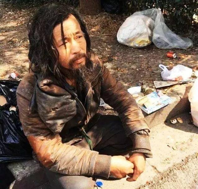 教你在快手一夜爆火 ,2年前爆红的流浪大师沈巍去哪了?