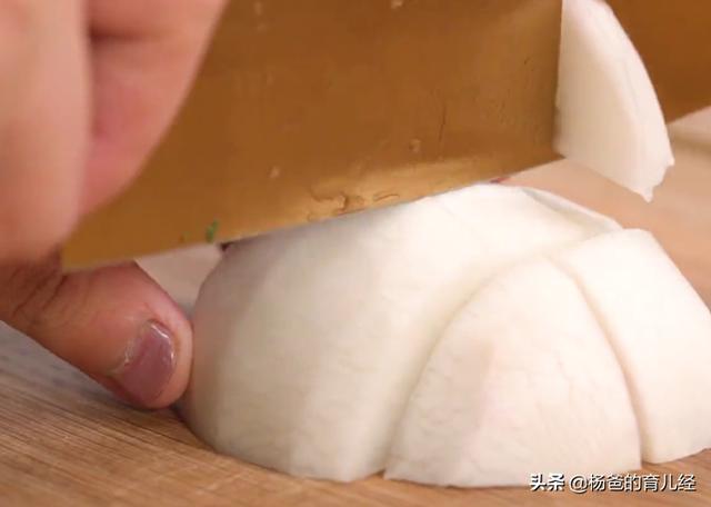 孩子爱吃的萝卜鸭肉煲，肉嫩鲜香，营养美味，吃了一次还想吃