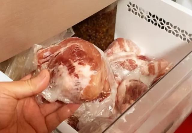 牛肉吃多了会致癌？医生提醒：真正要少吃的是这3种肉