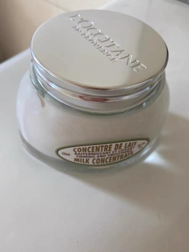 青春痘可以涂磨砂膏和身体乳吗