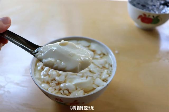 瓦缸小吃:有人说它是柳州zui好吃的豆花！用瓦缸装，一做就是35年