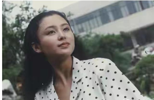 倪萍8年的付出，不敌陈红一怒，能征服陈凯歌的女人，到底有多狠