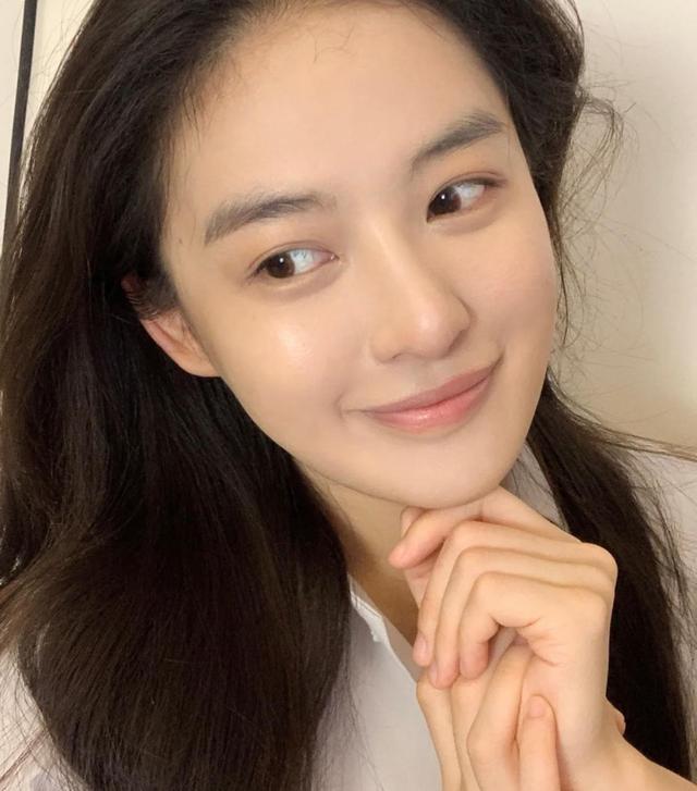 眼睛有神的女生_眼睛藏神的女人面相 - 都市码头小百科