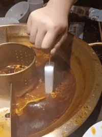 搞笑的动图GIF：熬了三十年终于坐上了肆无忌惮的位置