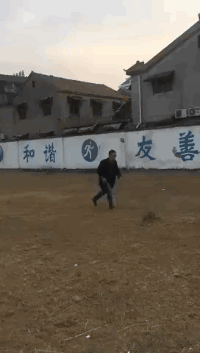 爆笑的动图GIF：你的摩托车加的是白酒吧