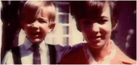 湖南女孩被世界首富收养，每月必须花完30万美金