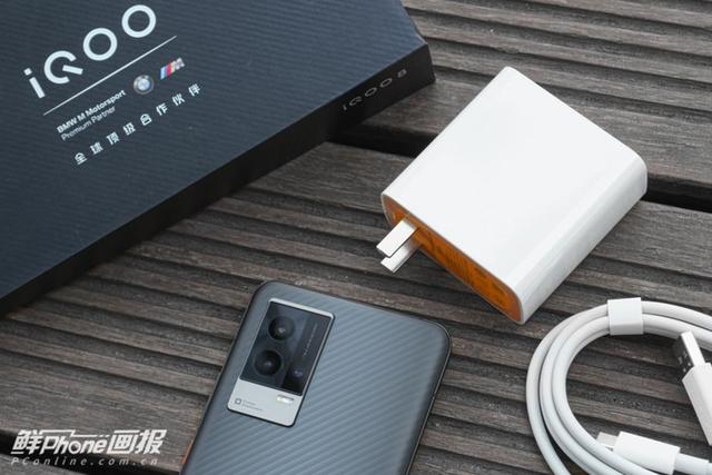 iQOO 8评测：有颜更有料！这款直屏旗舰不容低估-第3张图片-9158手机教程网